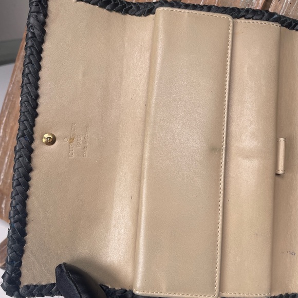 OFFER??LOUIS VUITTON Sara wallet - Picture 11 of 15